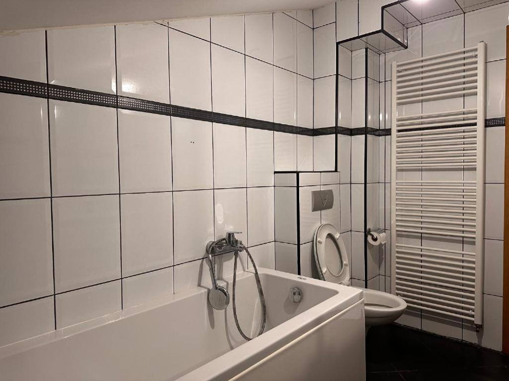 Rooms Near The Airport SJJ Eksteriør bilde